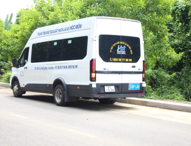 Học Viên thực hành lái xe hạng D2