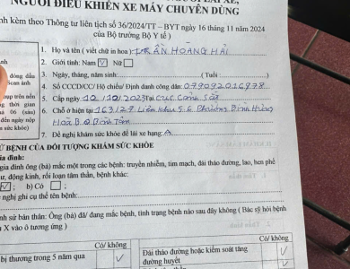 Học viên đăng kí hồ sơ GPLX 